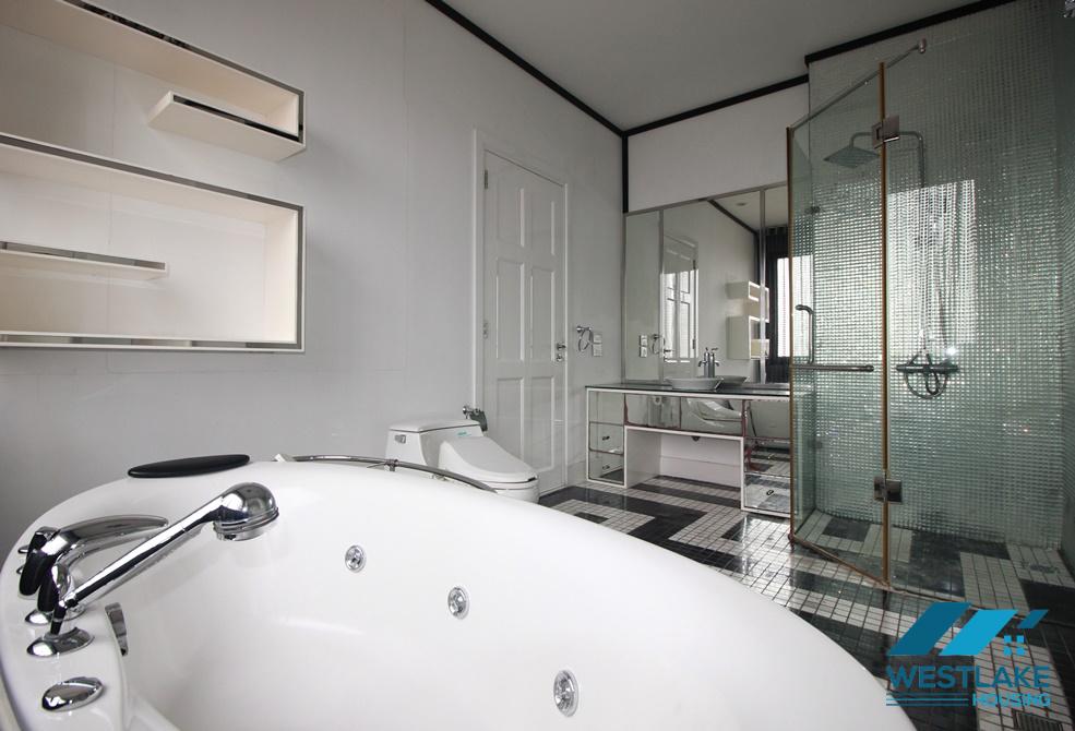 Spacious studio apartment on high floor for rent in Tay Ho, Ha Noi