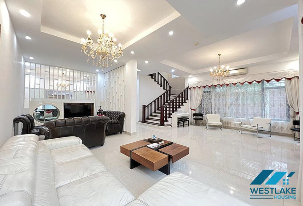Nhà vườn rộng lớn cho thuê tại khu phức hợp Ciputra, Tây Hồ