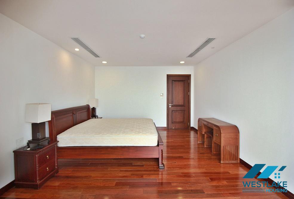 Căn Hộ Dịch Vụ View Hồ Tuyệt Đẹp Cho Thuê Tại Phố Xuân Diệu, Tây Hồ, Hà Nội