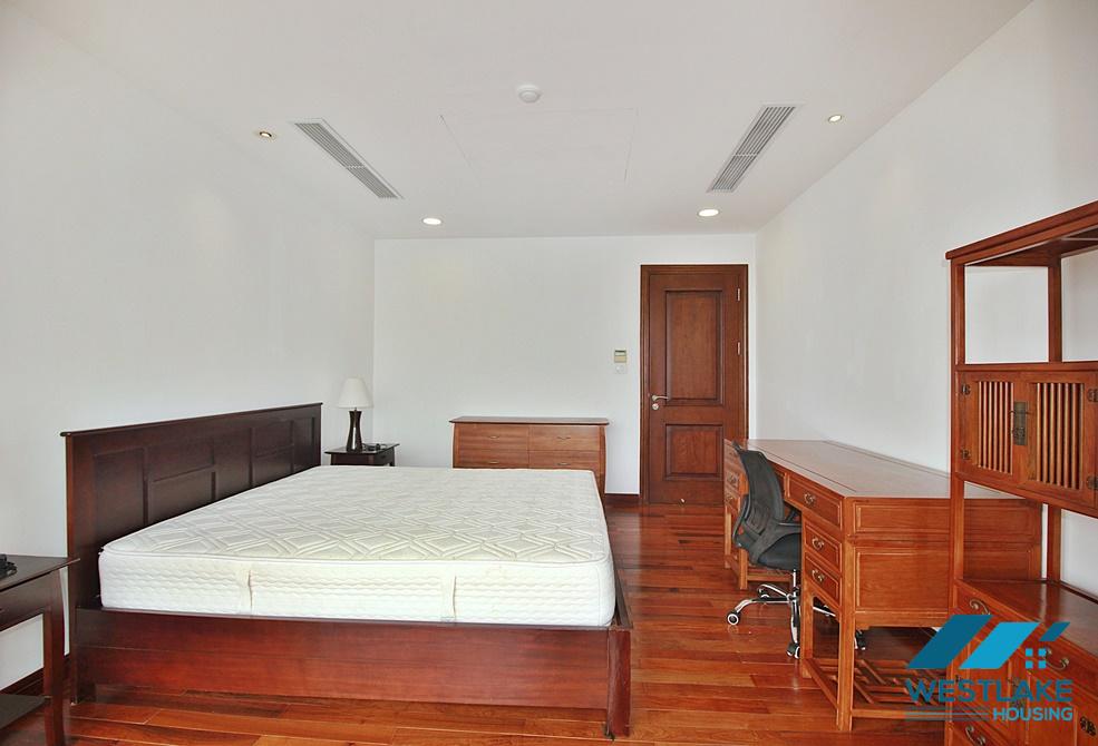Căn Hộ Dịch Vụ View Hồ Tuyệt Đẹp Cho Thuê Tại Phố Xuân Diệu, Tây Hồ, Hà Nội