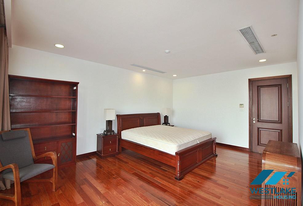 Căn Hộ Dịch Vụ View Hồ Tuyệt Đẹp Cho Thuê Tại Phố Xuân Diệu, Tây Hồ, Hà Nội