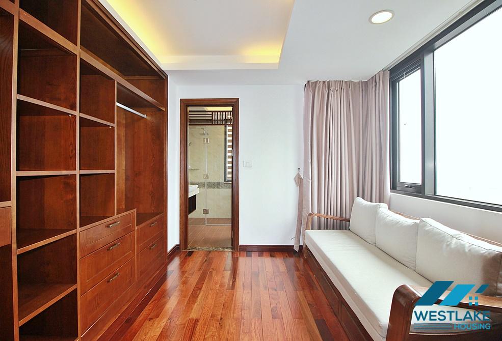 Căn Hộ Dịch Vụ View Hồ Tuyệt Đẹp Cho Thuê Tại Phố Xuân Diệu, Tây Hồ, Hà Nội