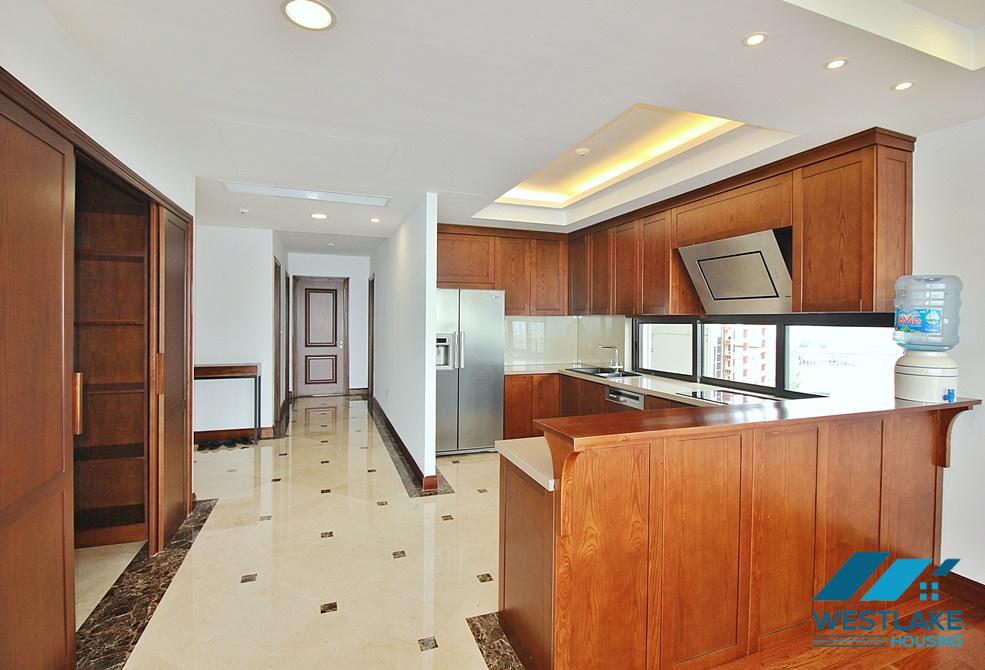 Căn Hộ Dịch Vụ View Hồ Tuyệt Đẹp Cho Thuê Tại Phố Xuân Diệu, Tây Hồ, Hà Nội