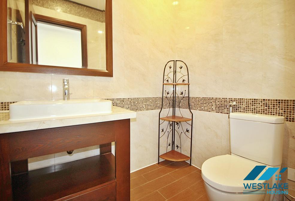 Căn Hộ Dịch Vụ View Hồ Tuyệt Đẹp Cho Thuê Tại Phố Xuân Diệu, Tây Hồ, Hà Nội