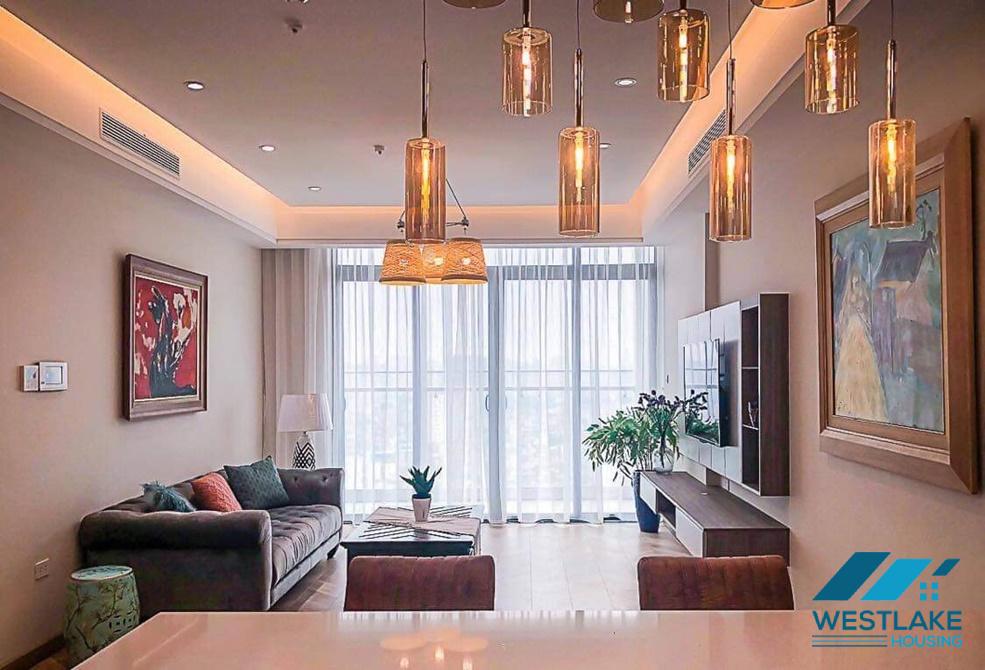 Căn hộ 3 phòng ngủ view hồ cho thuê tại SunGrand City Thuy Khuê.