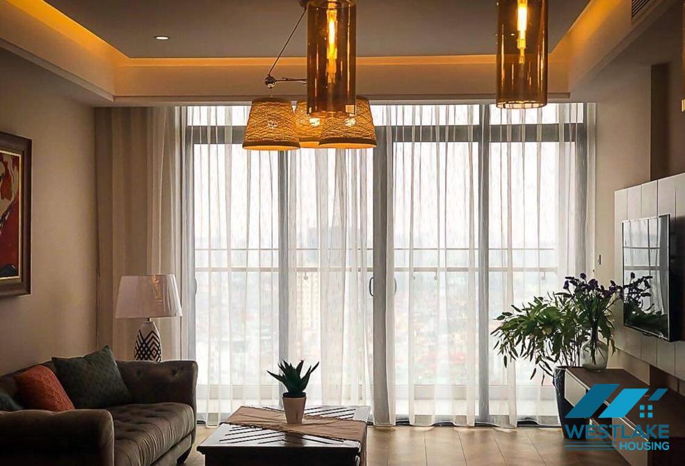 Căn hộ 3 phòng ngủ view hồ cho thuê tại SunGrand City Thuy Khuê.