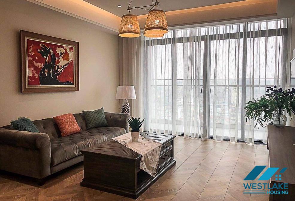 Căn hộ 3 phòng ngủ view hồ cho thuê tại SunGrand City Thuy Khuê.