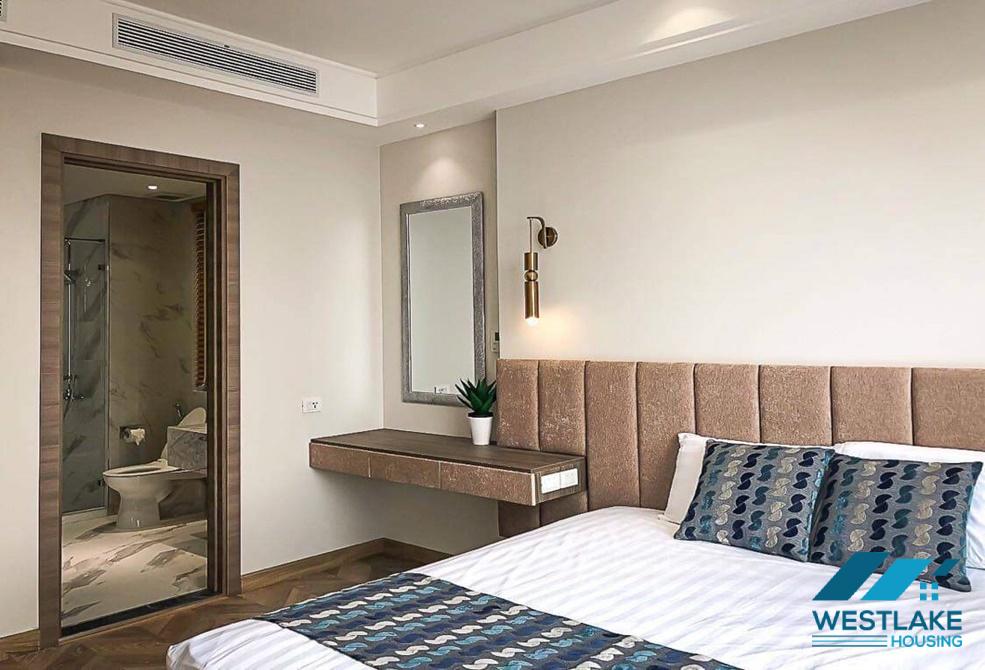 Căn hộ 3 phòng ngủ view hồ cho thuê tại SunGrand City Thuy Khuê.