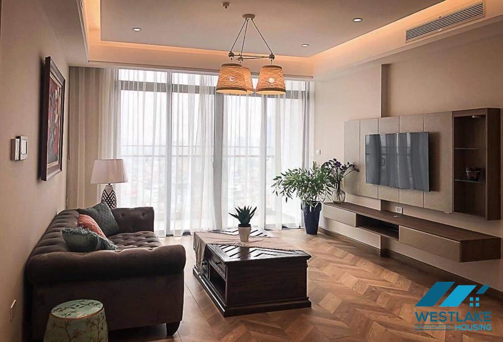 Căn hộ 3 phòng ngủ view hồ cho thuê tại SunGrand City Thuy Khuê.
