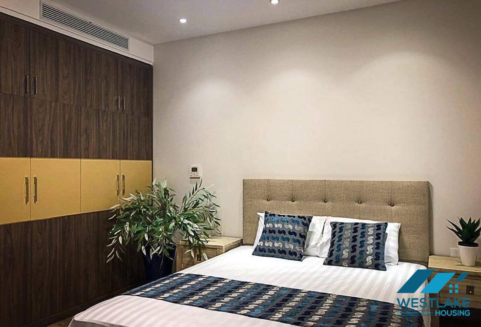 Căn hộ 3 phòng ngủ view hồ cho thuê tại SunGrand City Thuy Khuê.