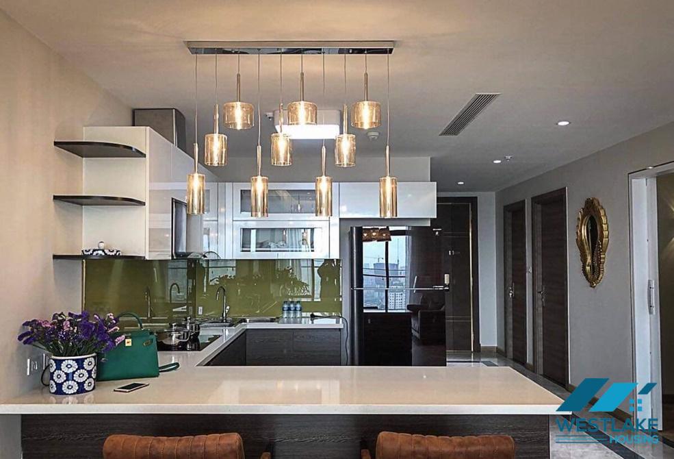 Căn hộ 3 phòng ngủ view hồ cho thuê tại SunGrand City Thuy Khuê.