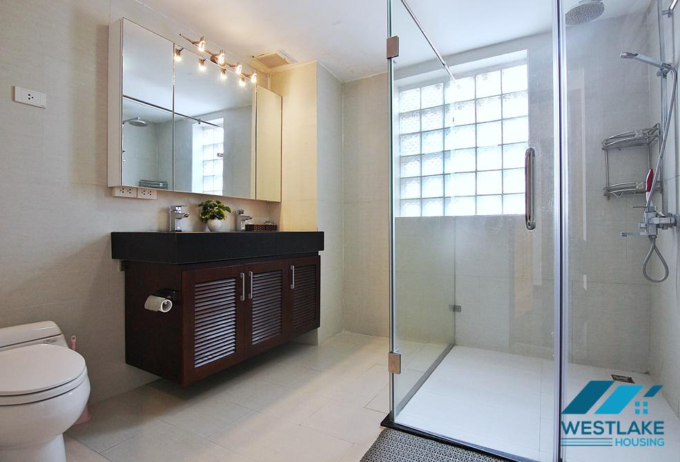 Căn Hộ Dịch Vụ 3 Phòng Ngủ View Hồ Sáng Thoáng Cho Thuê Tại Xuân Diệu Tây Hồ, Hà Nội