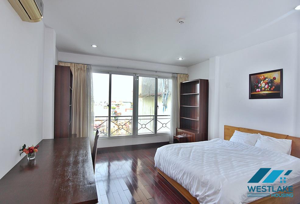 Căn Hộ Dịch Vụ 3 Phòng Ngủ View Hồ Sáng Thoáng Cho Thuê Tại Xuân Diệu Tây Hồ, Hà Nội