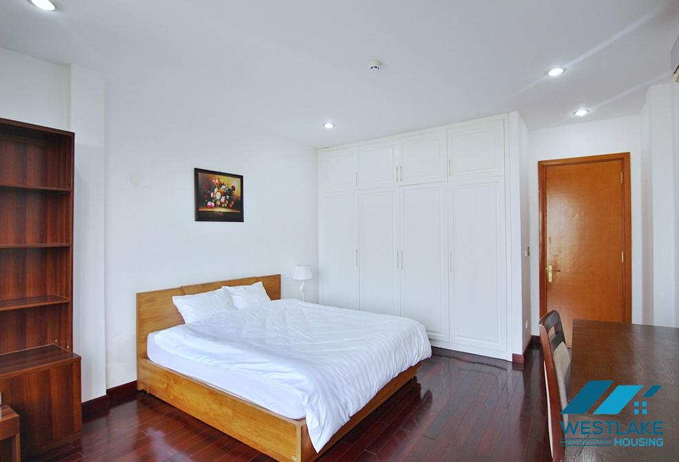 Căn Hộ Dịch Vụ 3 Phòng Ngủ View Hồ Sáng Thoáng Cho Thuê Tại Xuân Diệu Tây Hồ, Hà Nội