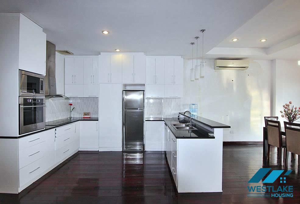 Căn Hộ Dịch Vụ 3 Phòng Ngủ View Hồ Sáng Thoáng Cho Thuê Tại Xuân Diệu Tây Hồ, Hà Nội