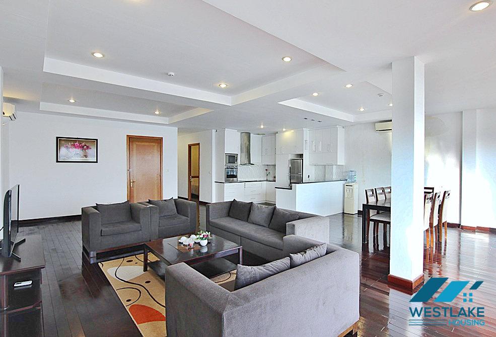 Căn Hộ Dịch Vụ 3 Phòng Ngủ View Hồ Sáng Thoáng Cho Thuê Tại Xuân Diệu Tây Hồ, Hà Nội