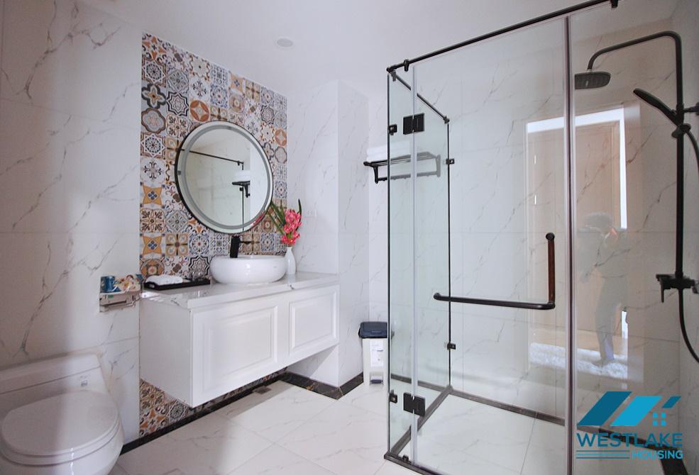 Căn Hộ 3 Phòng Ngủ Mới Cải Tạo Lại Đẹp, View Hồ Sáng Thoáng Cho Thuê Tại phố Xuân Diệu, Tây Hồ