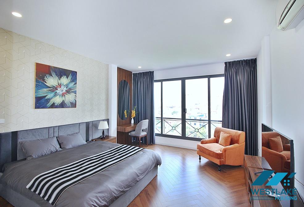 Căn Hộ 3 Phòng Ngủ Mới Cải Tạo Lại Đẹp, View Hồ Sáng Thoáng Cho Thuê Tại phố Xuân Diệu, Tây Hồ