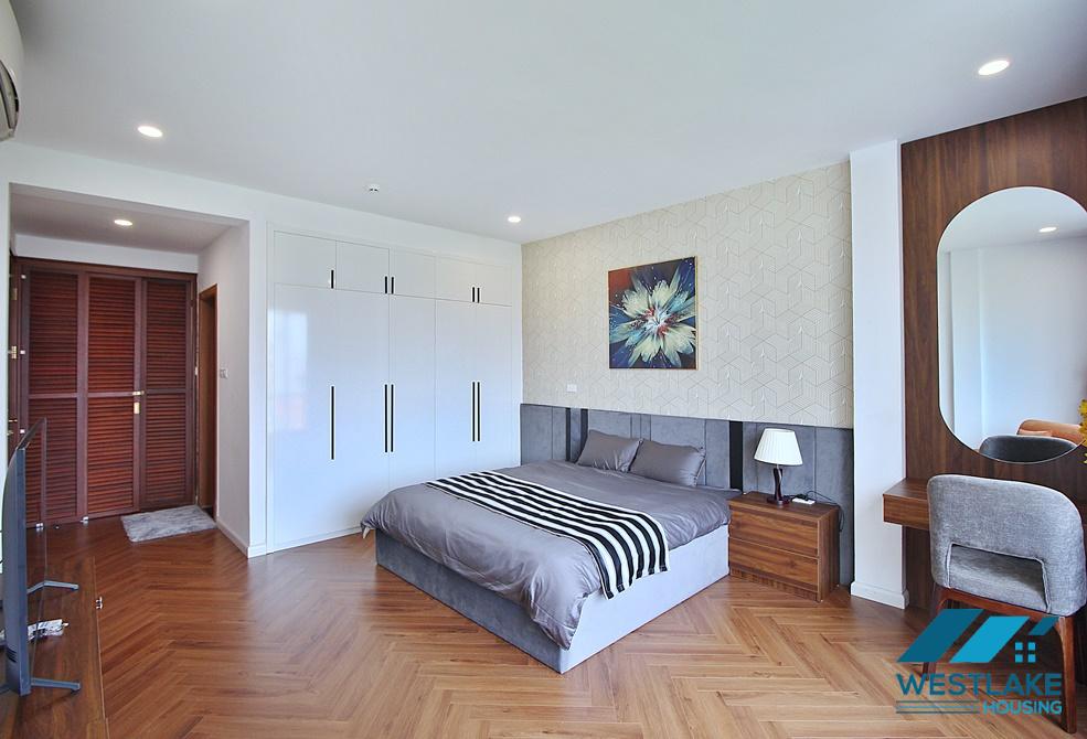 Căn Hộ 3 Phòng Ngủ Mới Cải Tạo Lại Đẹp, View Hồ Sáng Thoáng Cho Thuê Tại phố Xuân Diệu, Tây Hồ