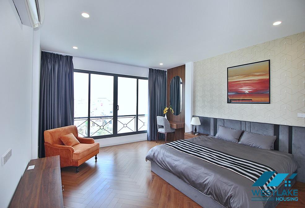 Căn Hộ 3 Phòng Ngủ Mới Cải Tạo Lại Đẹp, View Hồ Sáng Thoáng Cho Thuê Tại phố Xuân Diệu, Tây Hồ