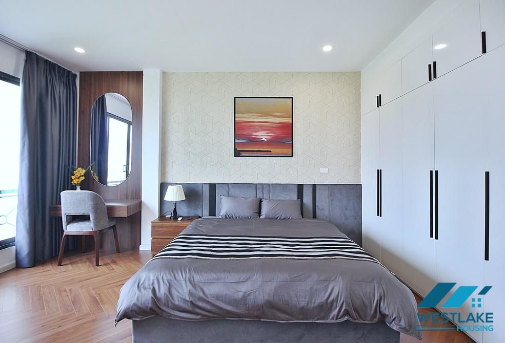 Căn Hộ 3 Phòng Ngủ Mới Cải Tạo Lại Đẹp, View Hồ Sáng Thoáng Cho Thuê Tại phố Xuân Diệu, Tây Hồ