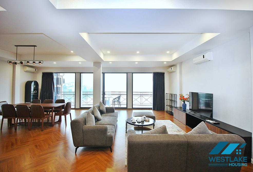 Căn Hộ 3 Phòng Ngủ Mới Cải Tạo Lại Đẹp, View Hồ Sáng Thoáng Cho Thuê Tại phố Xuân Diệu, Tây Hồ