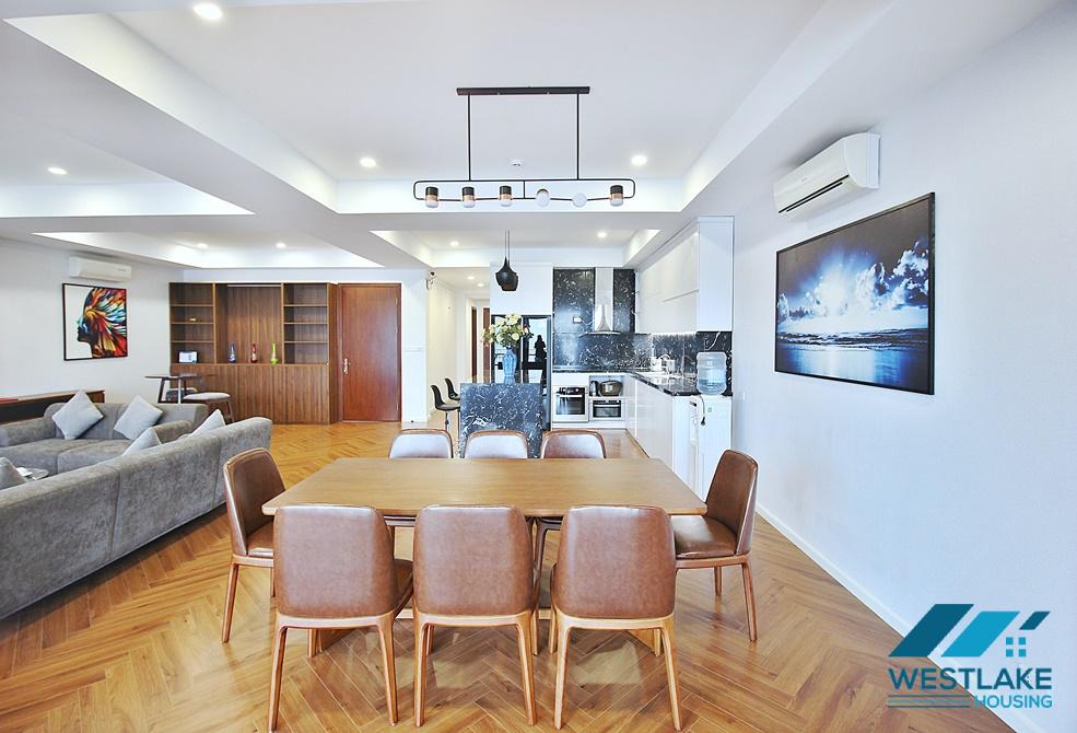 Căn Hộ 3 Phòng Ngủ Mới Cải Tạo Lại Đẹp, View Hồ Sáng Thoáng Cho Thuê Tại phố Xuân Diệu, Tây Hồ
