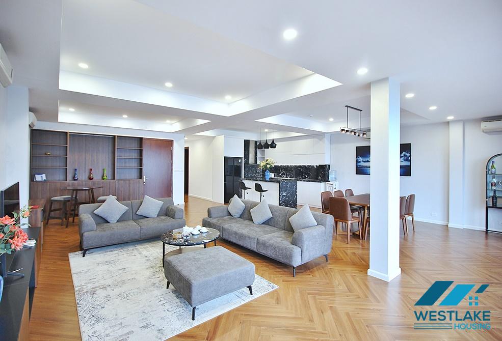 Căn Hộ 3 Phòng Ngủ Mới Cải Tạo Lại Đẹp, View Hồ Sáng Thoáng Cho Thuê Tại phố Xuân Diệu, Tây Hồ