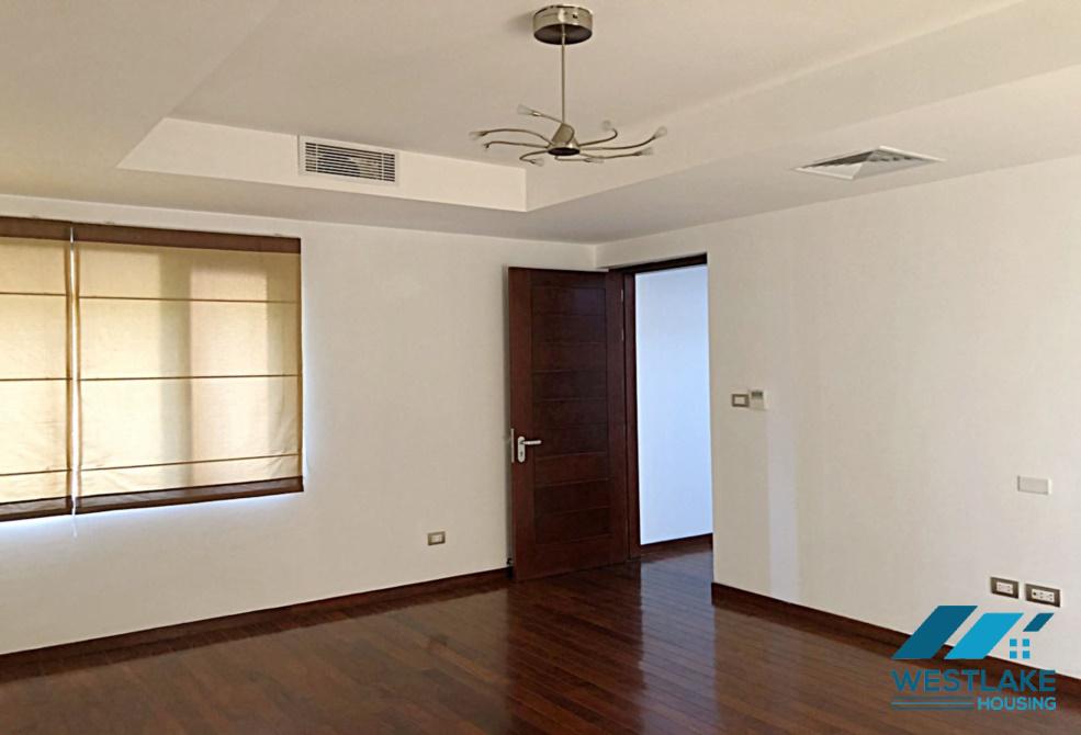 Biệt thự rộng rãi, hiện đại cho thuê tại khu phức hợp Vườn Đào