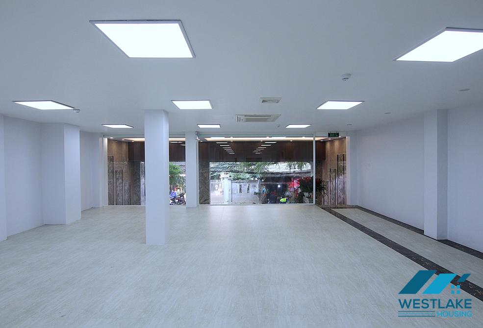 An office for rent in Nghi Tam street, Tay Ho