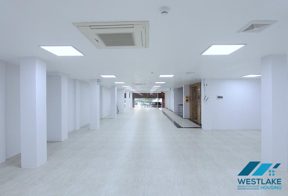 An office for rent in Nghi Tam street, Tay Ho