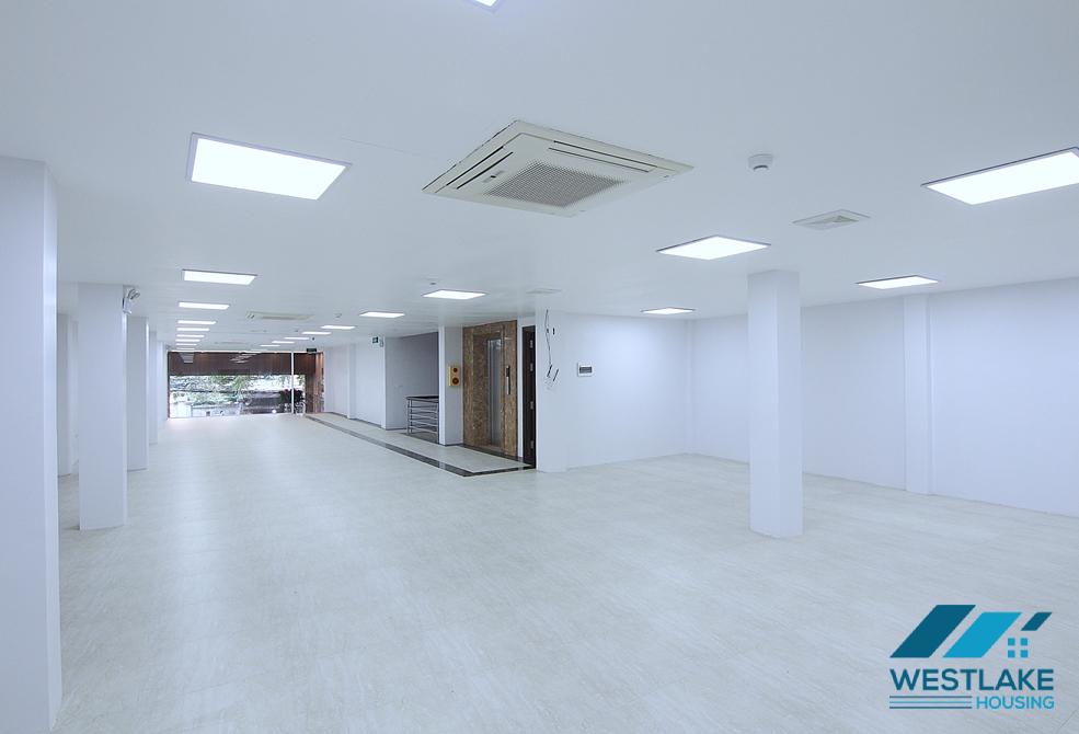 An office for rent in Nghi Tam street, Tay Ho