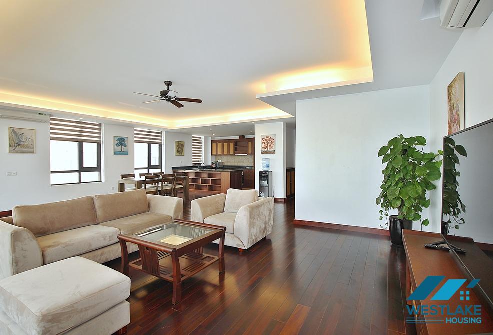 Căn Hộ 3 Phòng Ngủ Đẹp Thoáng Sáng, Ban Công Rộng View Hồ Cho Thuê Tại Từ Hòa, Tây Hồ, Hà Nội