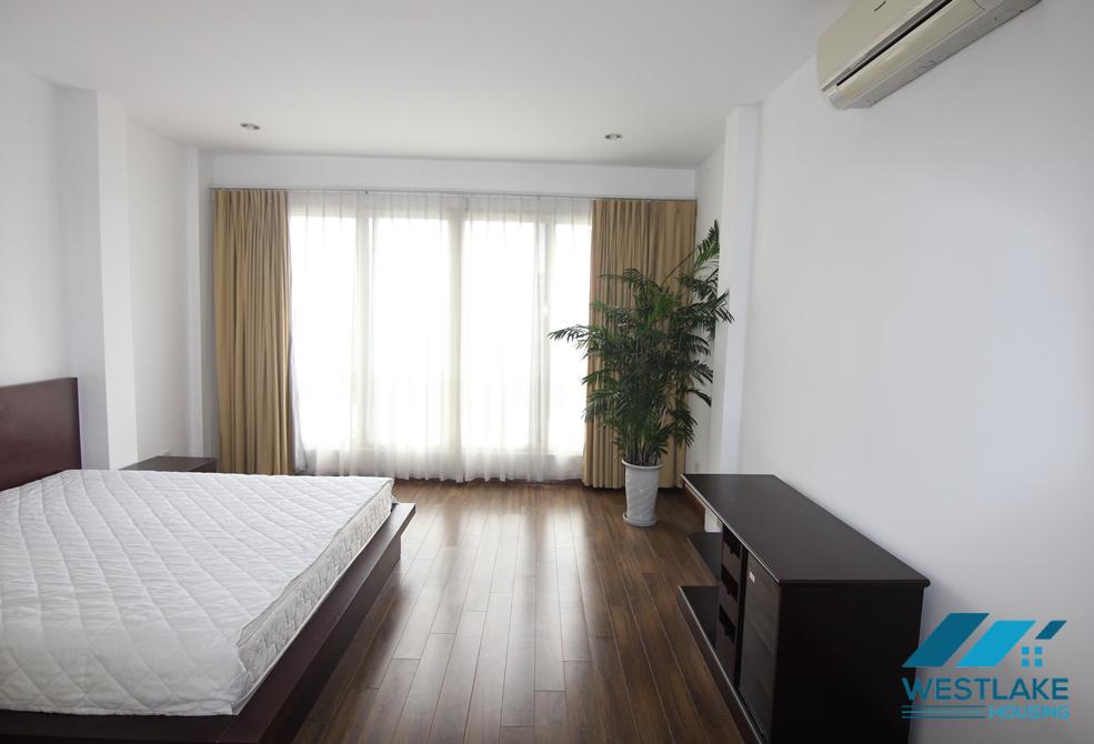 Lake view with big balcony apartment for rent in Xuan Dieu st, tay Ho district