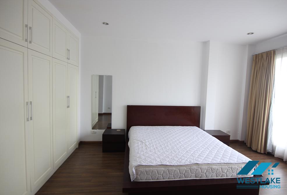 Lake view with big balcony apartment for rent in Xuan Dieu st, tay Ho district