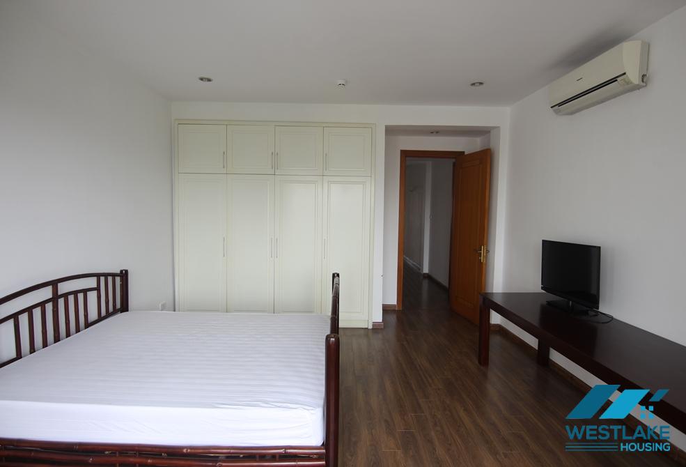 Lake view with big balcony apartment for rent in Xuan Dieu st, tay Ho district