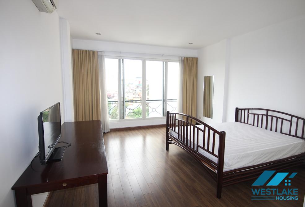 Lake view with big balcony apartment for rent in Xuan Dieu st, tay Ho district