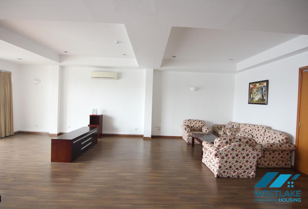 Lake view with big balcony apartment for rent in Xuan Dieu st, tay Ho district