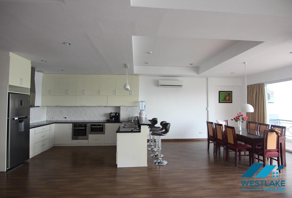 Lake view with big balcony apartment for rent in Xuan Dieu st, tay Ho district
