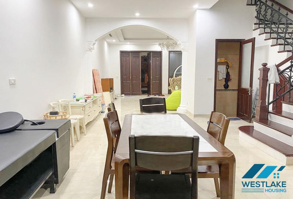 Nhà đẹp 4 phòng ngủ cho thuê tại Ciputra, Hà Nội