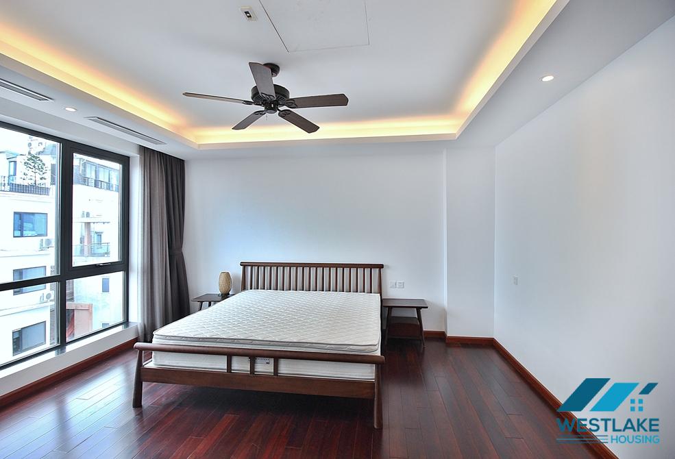 Căn Hộ 4 Phòng Ngủ Rộng Đẹp, Ban Công View Hồ Cho Thuê Tại Từ Hoa, Tây Hồ.