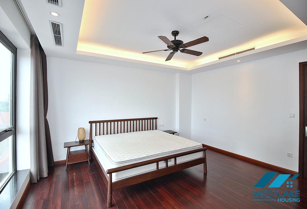 Căn Hộ 4 Phòng Ngủ Rộng Đẹp, Ban Công View Hồ Cho Thuê Tại Từ Hoa, Tây Hồ.