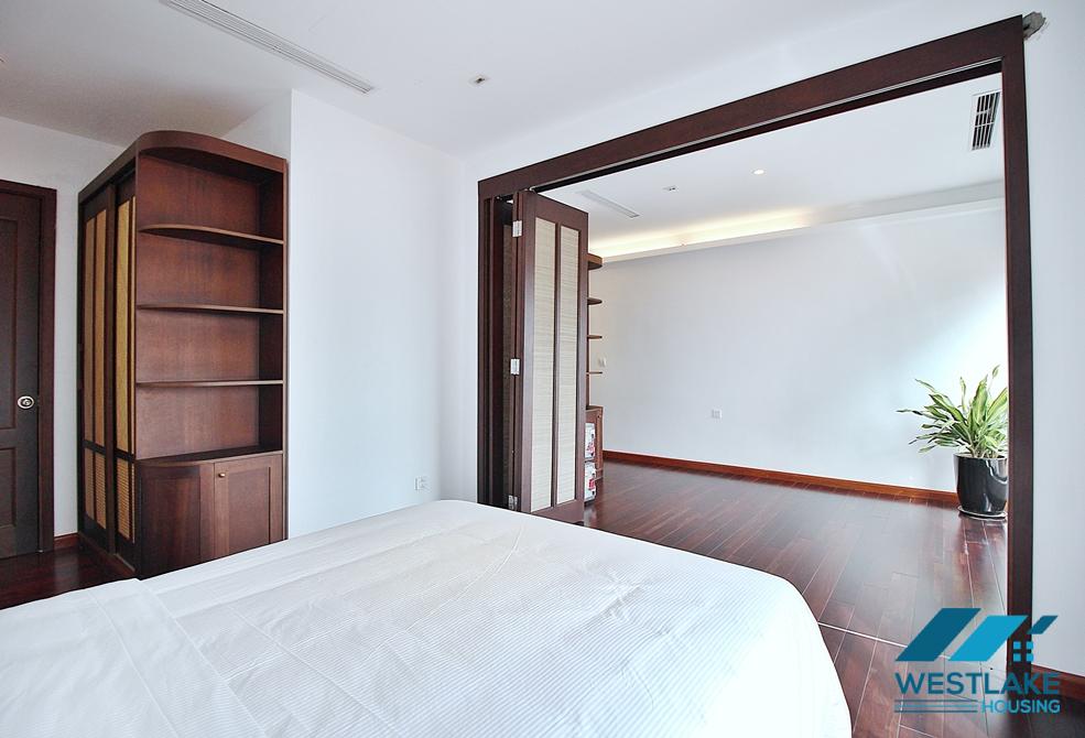 Căn Hộ 4 Phòng Ngủ Rộng Đẹp, Ban Công View Hồ Cho Thuê Tại Từ Hoa, Tây Hồ.