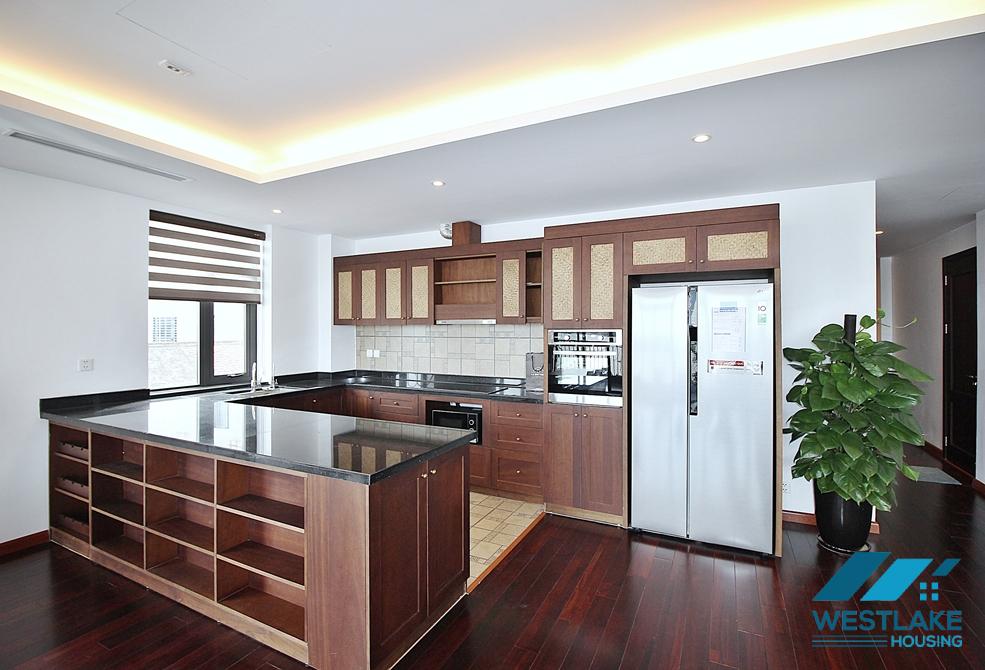Căn Hộ 4 Phòng Ngủ Rộng Đẹp, Ban Công View Hồ Cho Thuê Tại Từ Hoa, Tây Hồ.