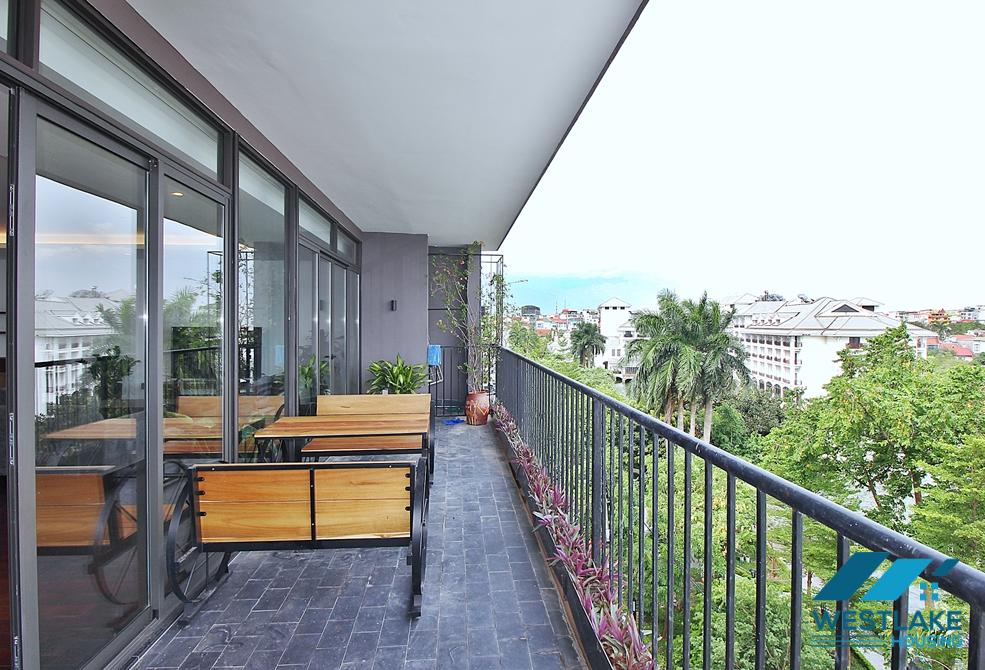 Căn Hộ 4 Phòng Ngủ Rộng Đẹp, Ban Công View Hồ Cho Thuê Tại Từ Hoa, Tây Hồ.