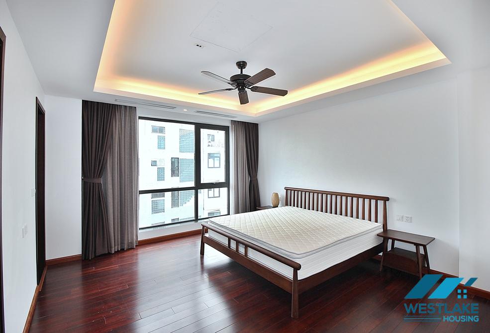 Cho Thuê Căn Hộ 4 Phòng Ngủ Tuyệt đẹp, Ban Công Rộng Thoáng View Hồ Tại Từ Hòa, Tây Hồ, Hà Nội