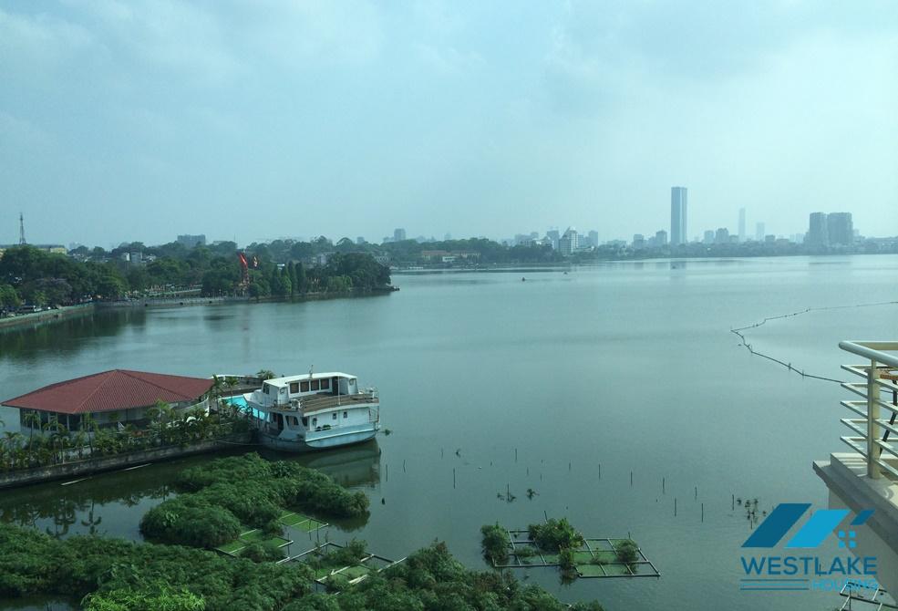A 1 bedroom apartment lakeside in Tay ho area