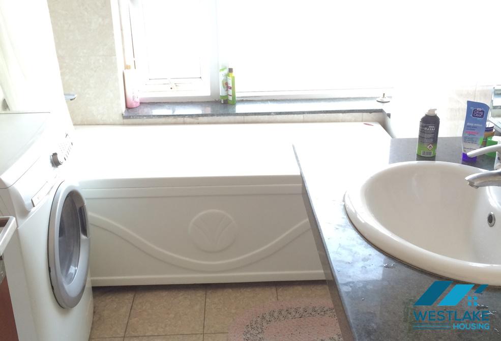 A 1 bedroom apartment lakeside in Tay ho area