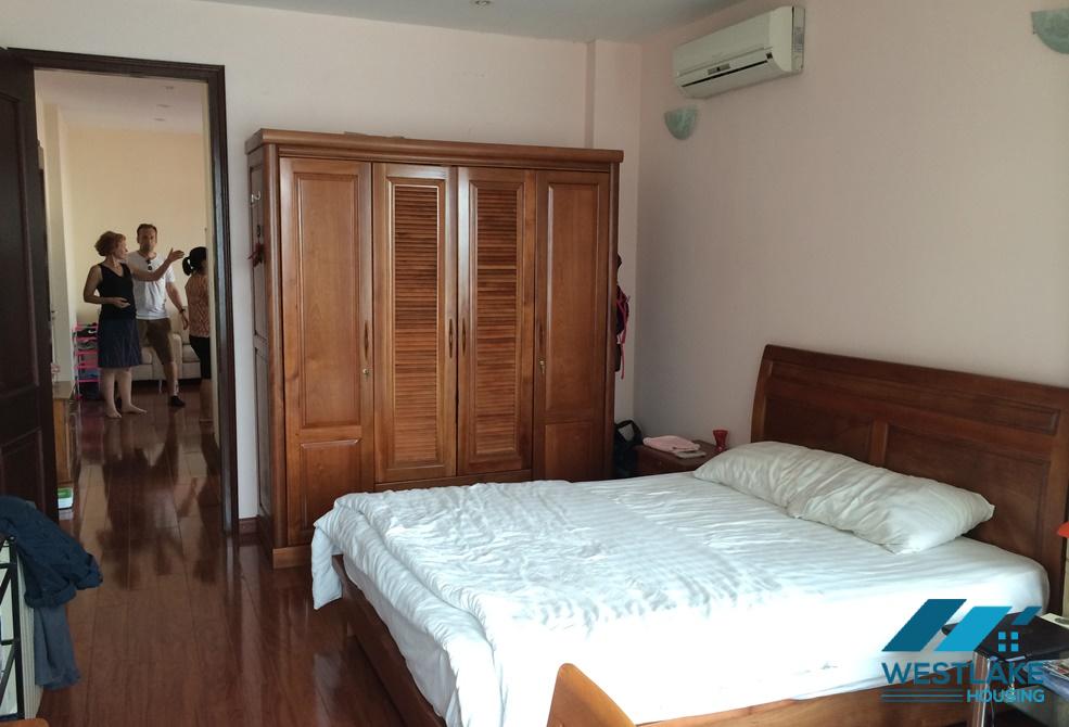A 1 bedroom apartment lakeside in Tay ho area