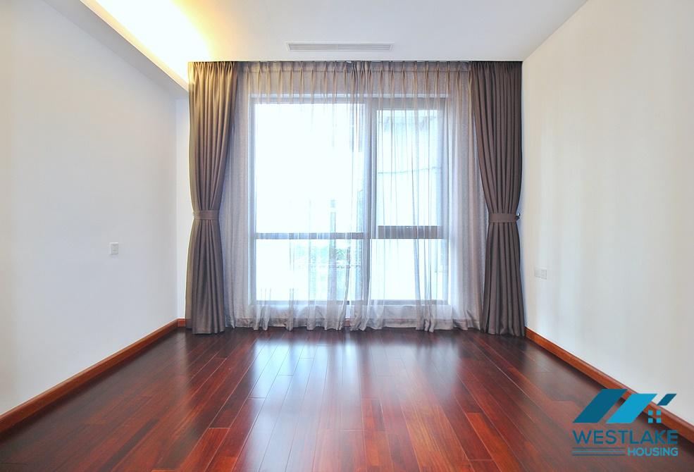 Cho Thuê Căn Hộ 4 Phòng Ngủ Hiện Đại, Ban Công Rộng View Hồ Ở Phố Từ Hoa, Tây Hồ